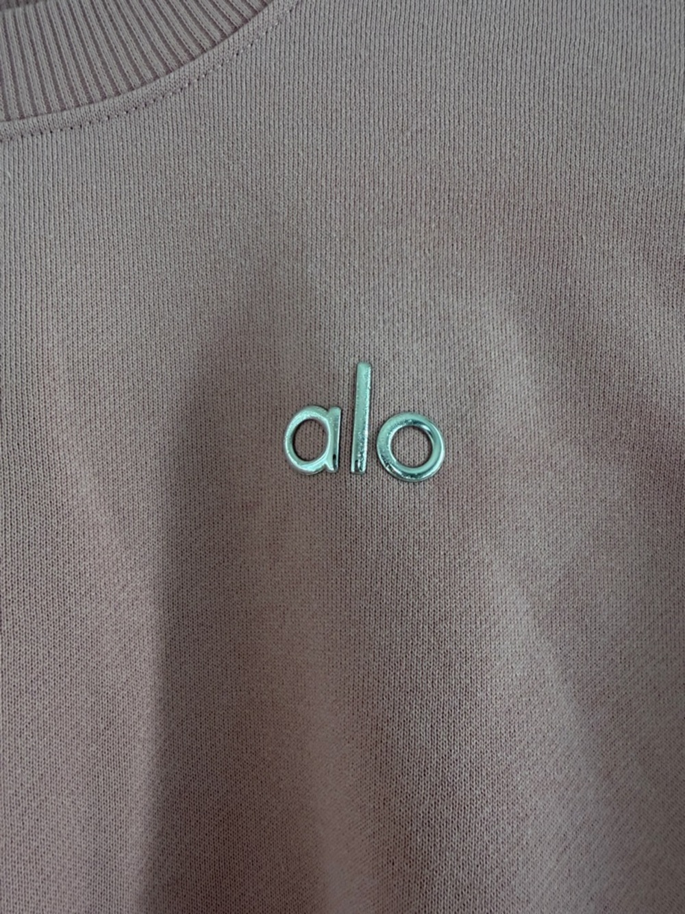 ALO Yoga Cropped Accolade Crewneck Sweatshirt in Vintage Pink - Picture 4 of 6